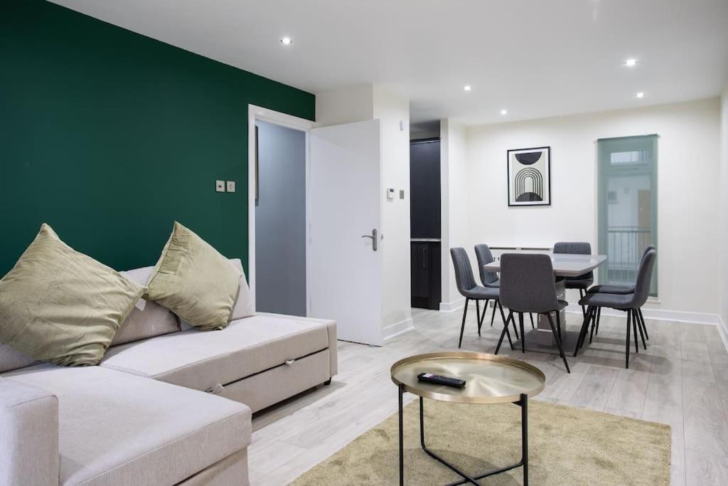 Luxury, Sleeps 6, Centre * Belfast