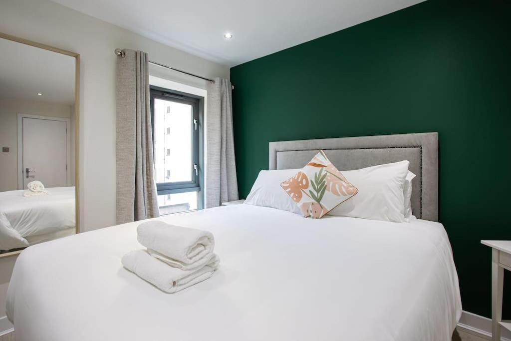 Luxury, Sleeps 6, Centre * Belfast