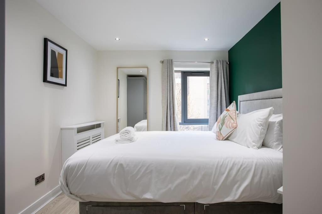 Luxury, Sleeps 6, Centre *