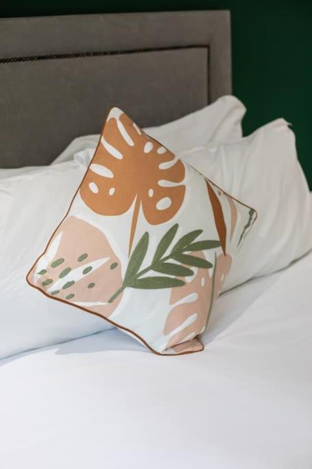 Luxury, Sleeps 6, Centre * Belfast